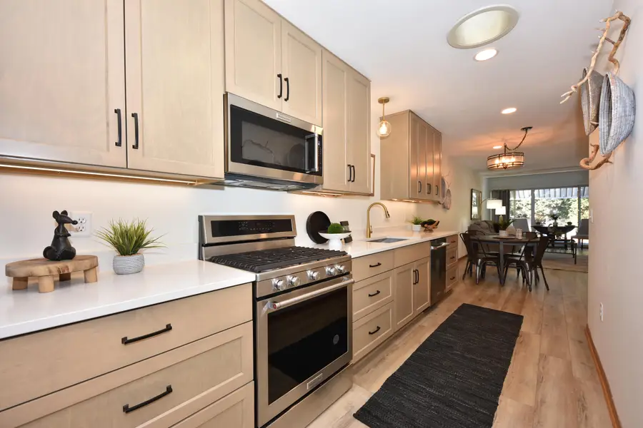 359 Hartford Sq, Hartford, WI 53027 - Image #2