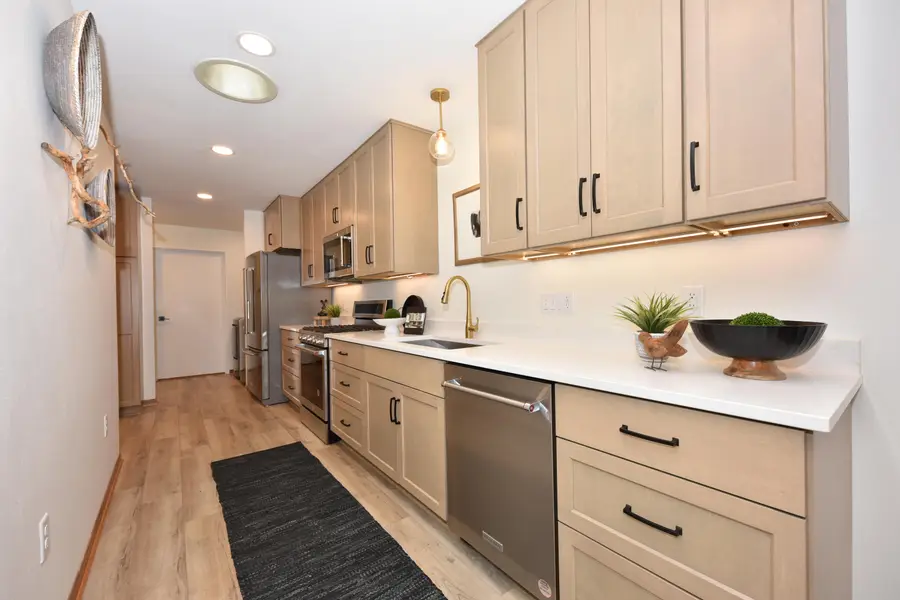 359 Hartford Sq, Hartford, WI 53027 - Image #3