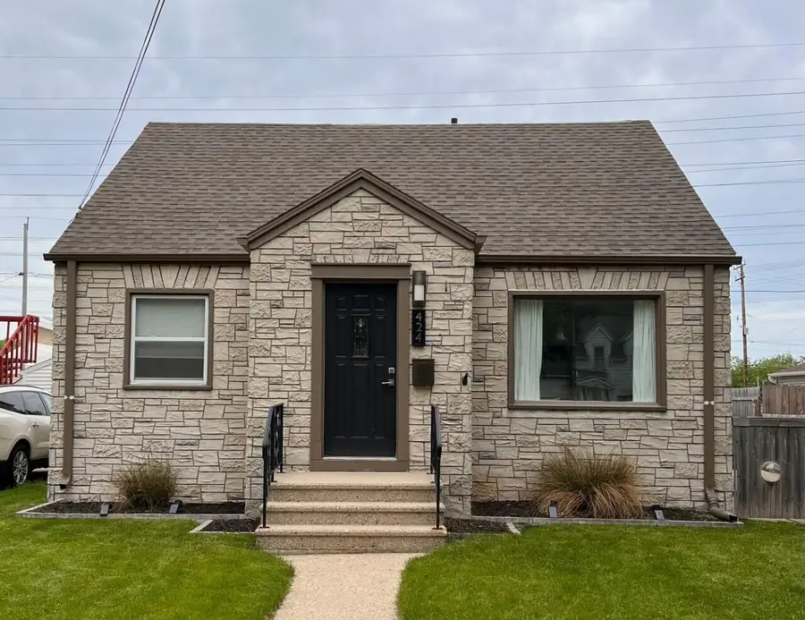 424 E Waterford Ave, Milwaukee, WI 53207 - Image #2