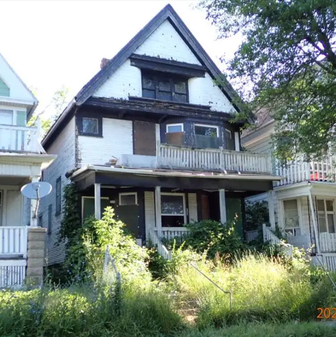 2324 W Clarke St, Milwaukee, WI 53206 - Image #1