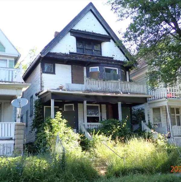 2324 W Clarke St, Milwaukee, WI 53206