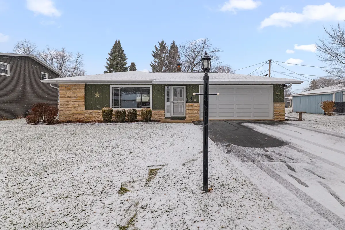 812 Lynn St, Horicon, WI 53032 - Image #1