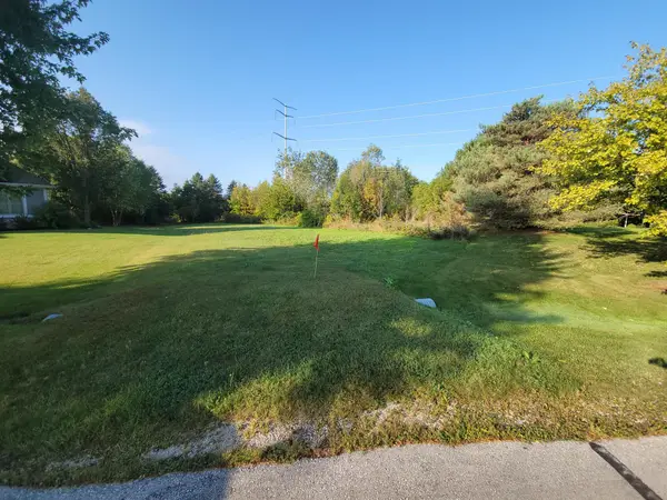 11223 N Westwood Cir, Mequon, WI 53097