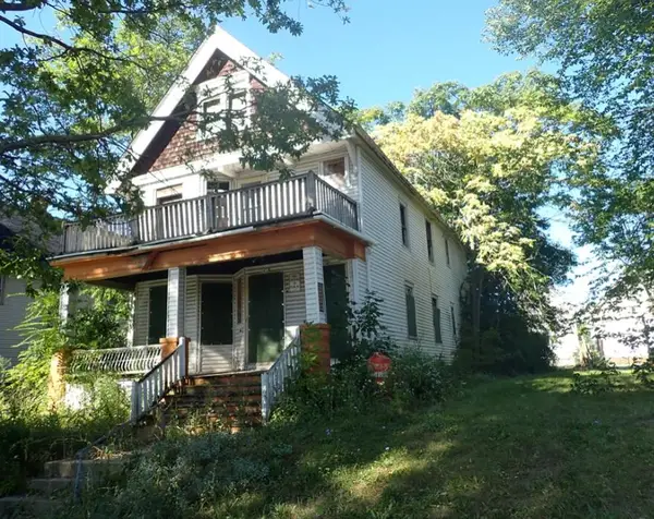 2453 N 38th St, Milwaukee, WI 53210