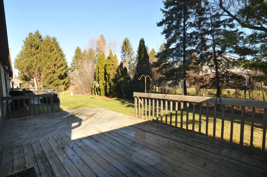 3892 S Oakbrook Dr, Greenfield, WI 53228 - Image #3