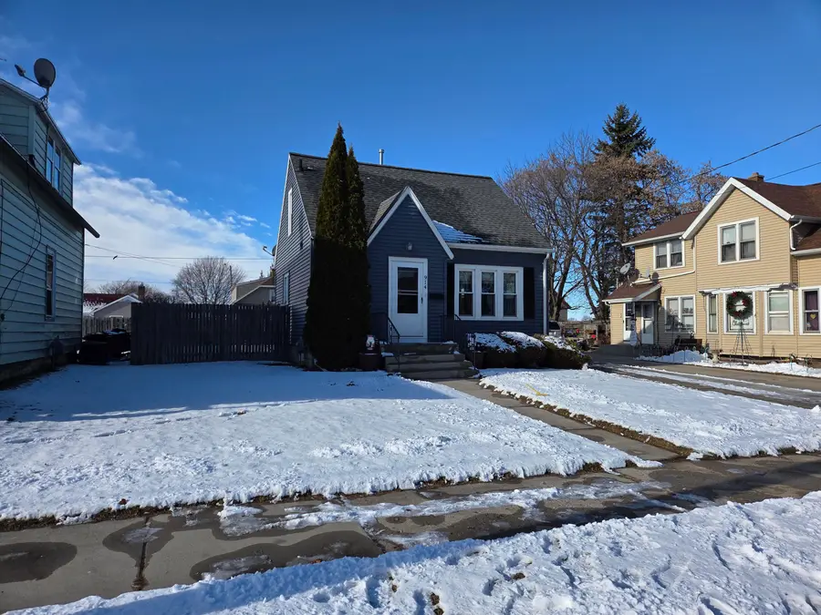 914 S 24th St, Manitowoc, WI 54220 - Image #2