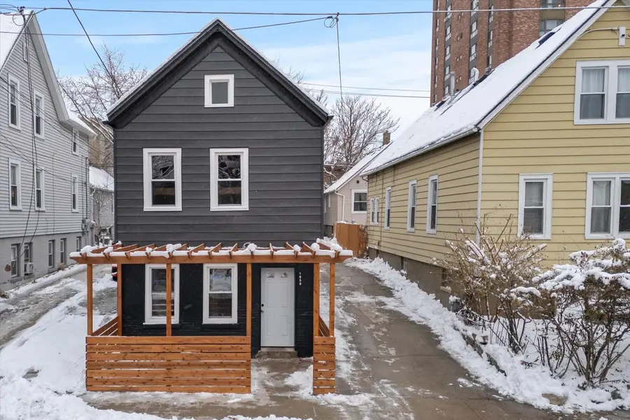 1850 N Warren Ave, Milwaukee, WI 53202 - #2