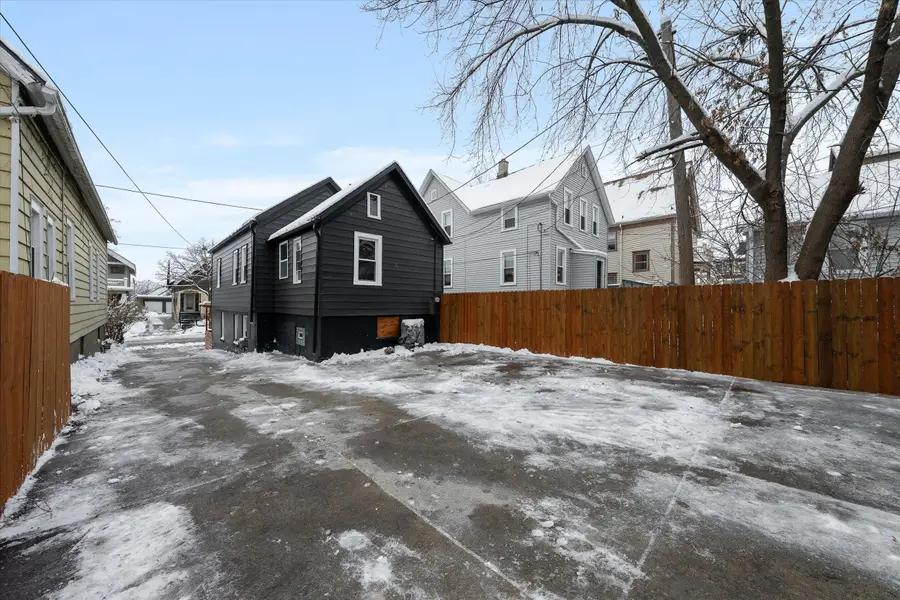 1850 N Warren Ave, Milwaukee, WI 53202 - #3