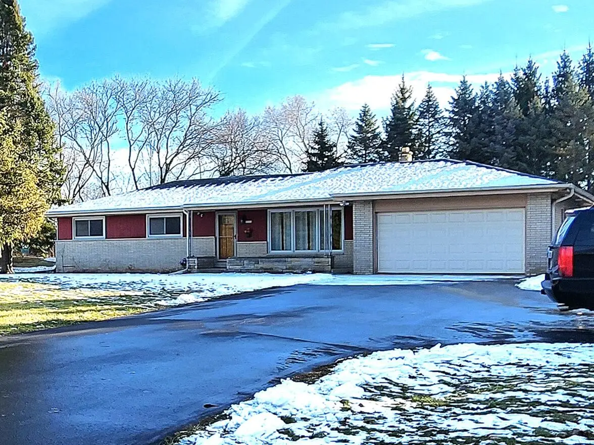 15725 Gebhardt Rd, Brookfield, WI 53005 - Image #1