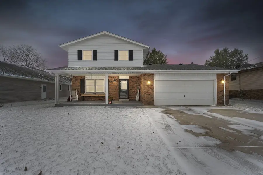 519 Dunford Dr, Burlington, WI 53105 - Image #2