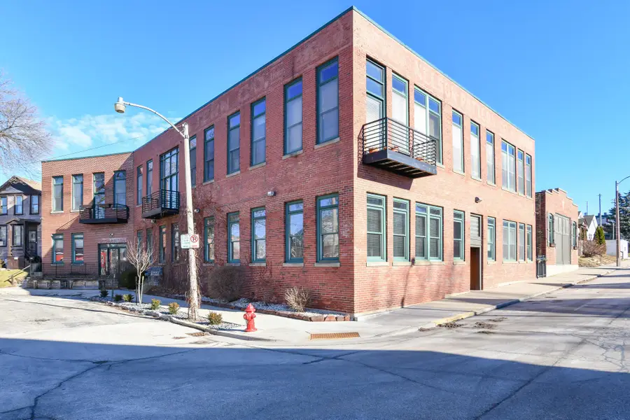 306 E Lincoln Ave, Milwaukee, WI 53207 - Image #2
