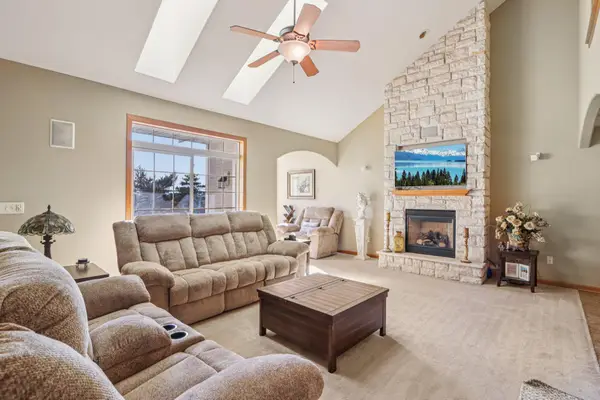 1617 Grey Fox Trl, Mukwonago, WI 53149