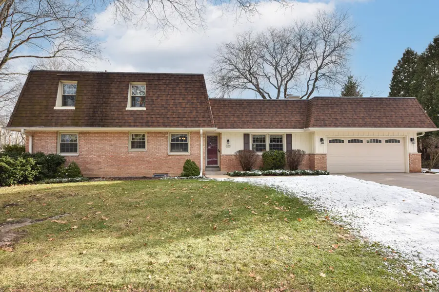 10551 W Keefe Ave, Wauwatosa, WI 53222 - Image #2