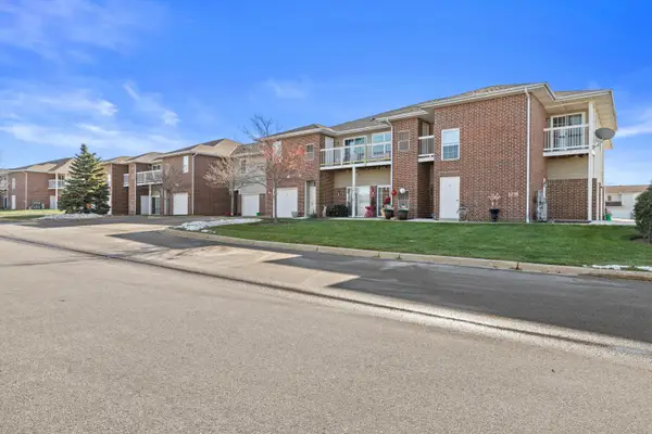 6738 102nd St, Pleasant Prairie, WI 53158