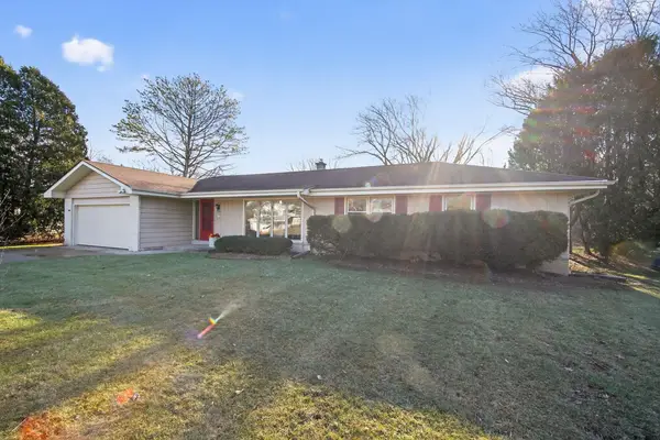 8942 N Silver Brook Ln, Brown Deer, WI 53223