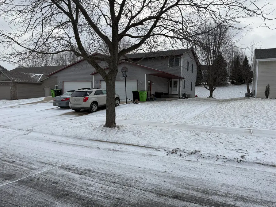 1381 Patton Dr, Hartford, WI 53027 - Image #2