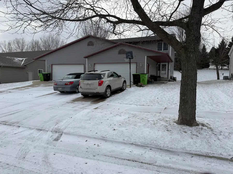 1381 Patton Dr, Hartford, WI 53027 - Image #3
