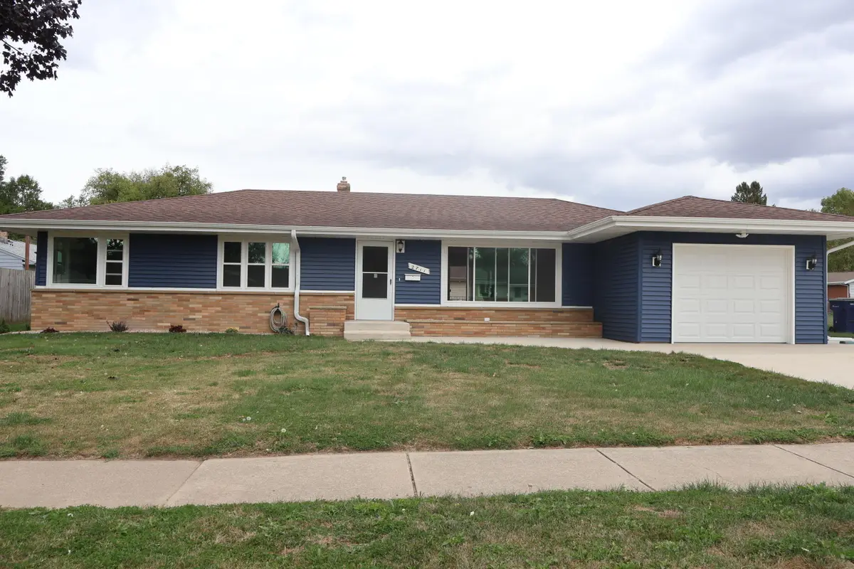 2711 Hyacinth Ave, Janesville, WI 53545 - Image #1