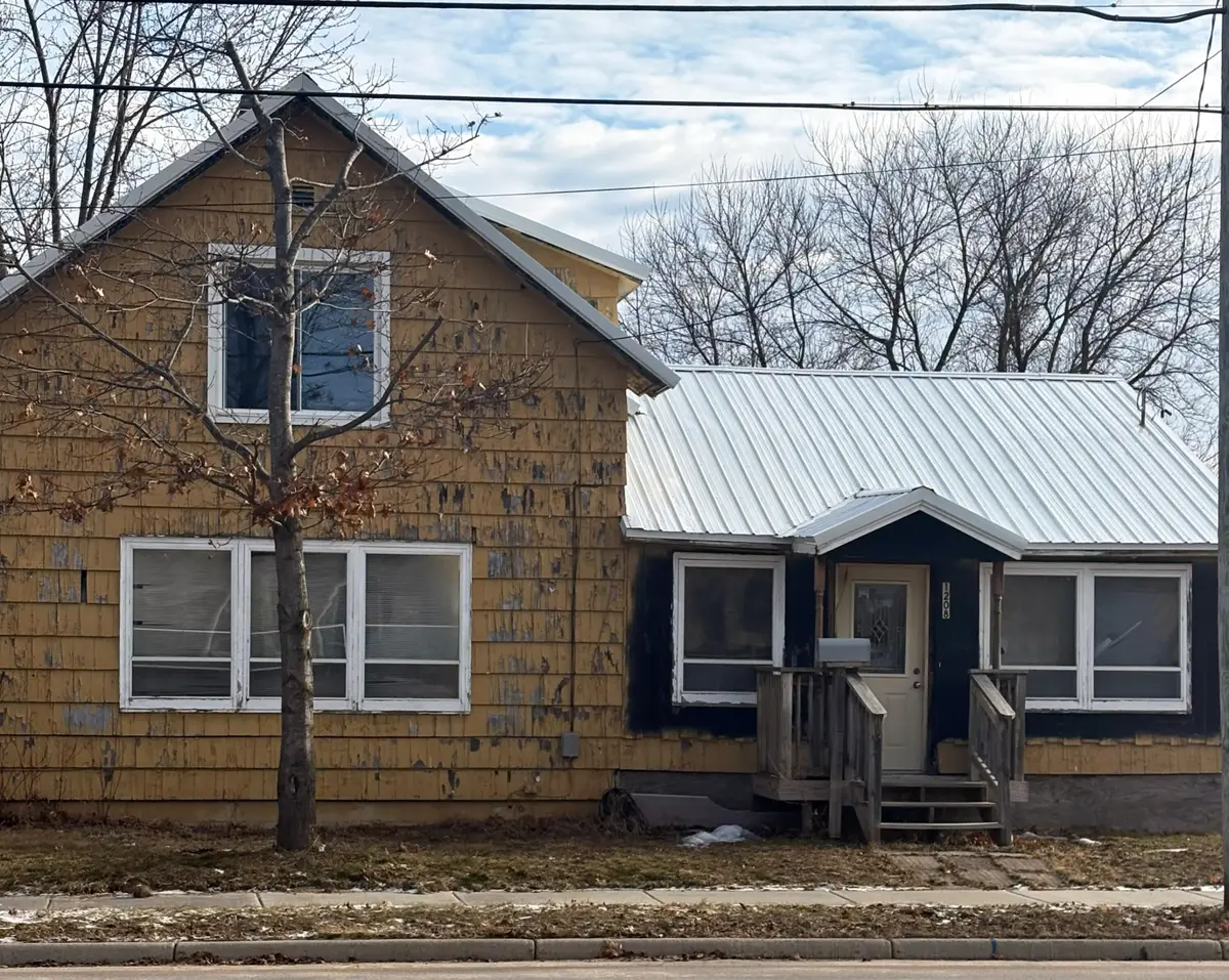 1208 Academy St, Elroy, WI 53929 - Image #1