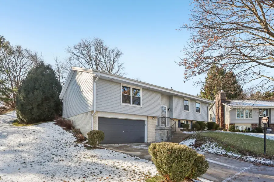 2212 Gatekeeper Ct, Waukesha, WI 53188 - Image #2