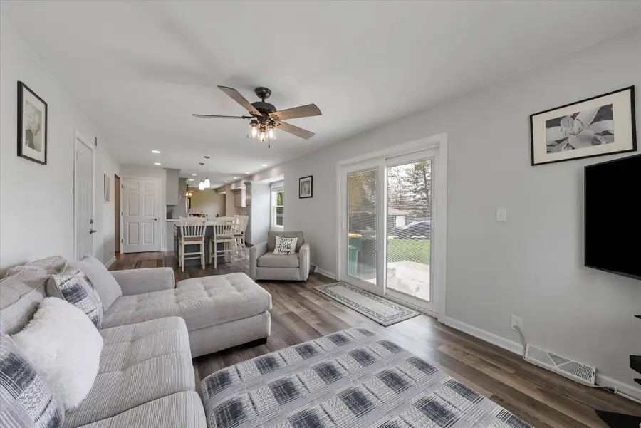 N97W16385 Tippicanoe Ct, Germantown, WI 53022 - Image #2