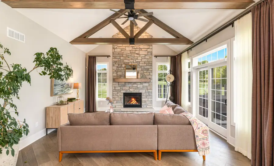 11553 N Creekside Ct, Mequon, WI 53092 - Image #2