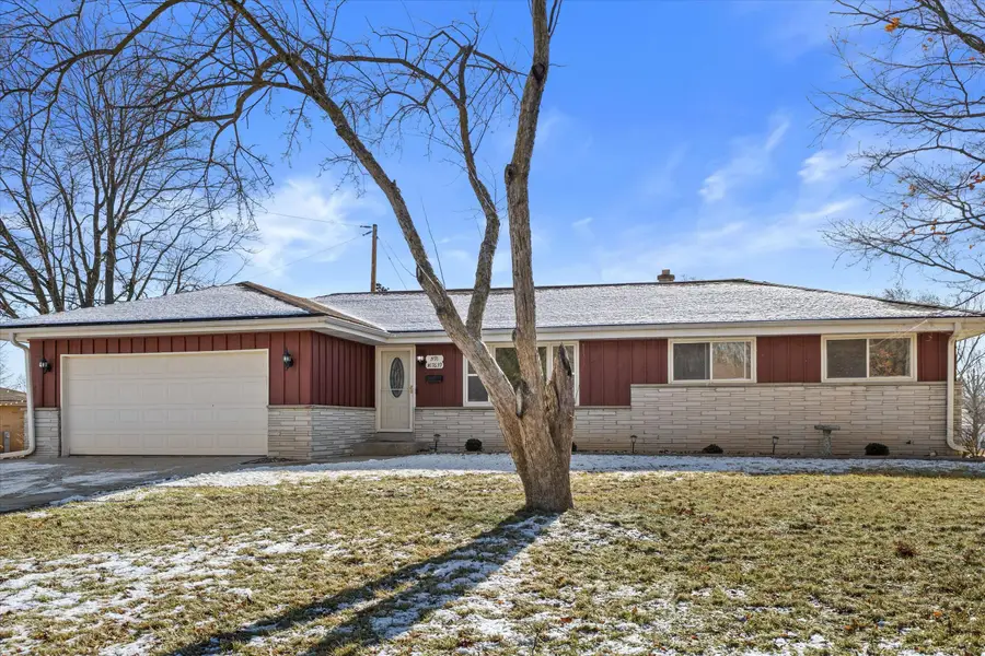 N91W17639 Saint Regis Dr, Menomonee Falls, WI 53051 - Image #2