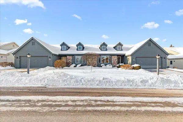 W179N9885 Riversbend Cir E, Germantown, WI 53022