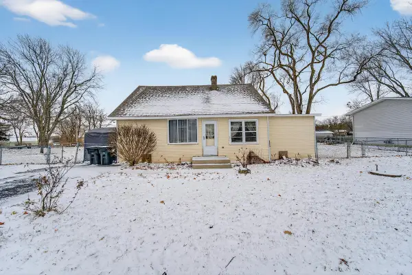 28421 107th St, Salem Lakes, WI 53179