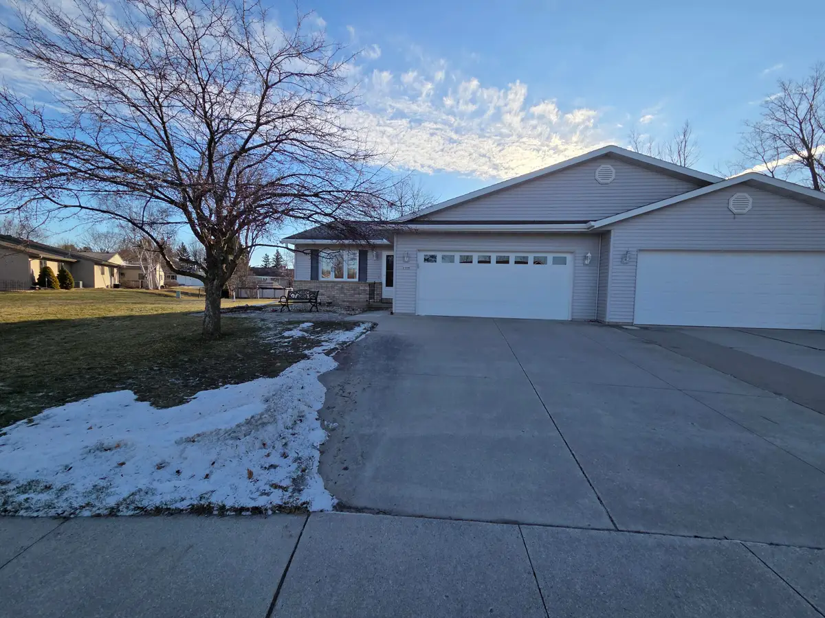 2209 Virginia Dr, Manitowoc, WI 54220 - Image #1