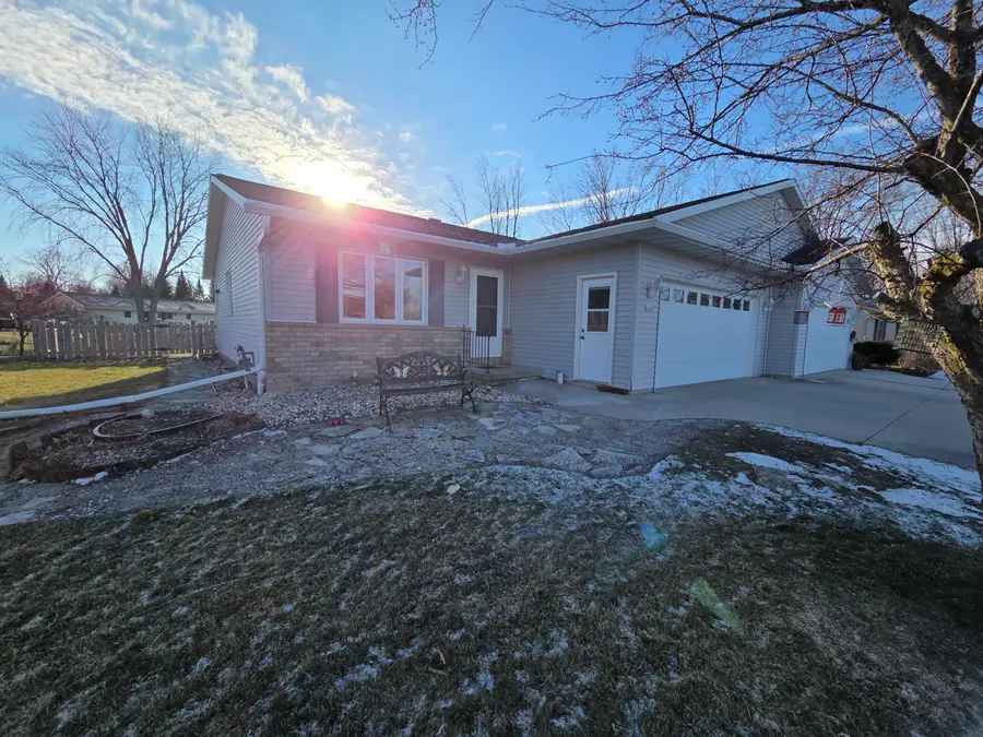 2209 Virginia Dr, Manitowoc, WI 54220 - Image #2