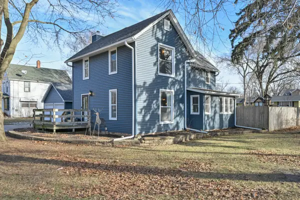 44 W Madison St, Darien, WI 53114