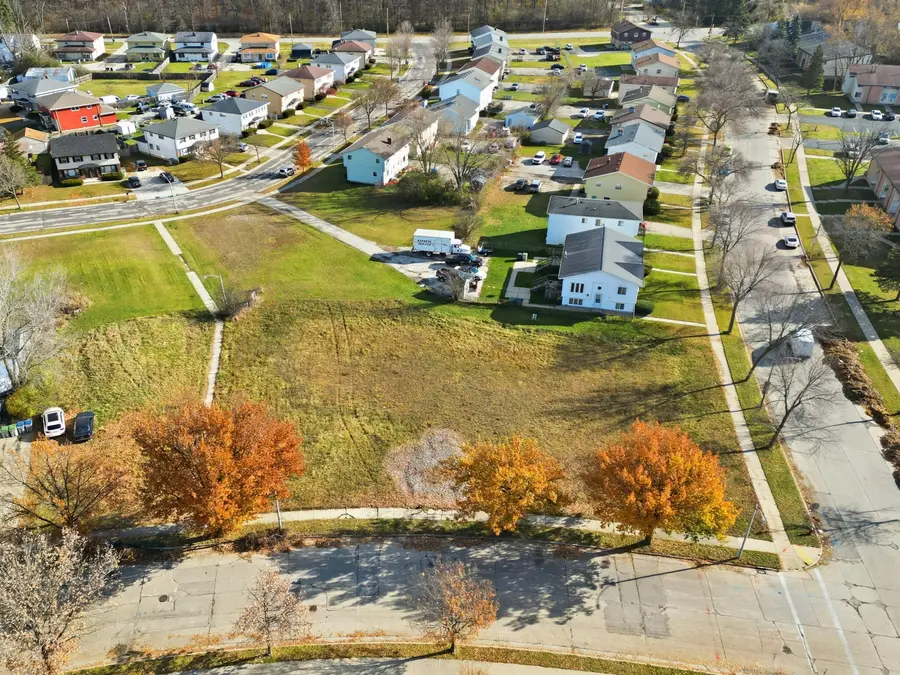 9416 W Allyn St, Milwaukee, WI 53224 - Image #2