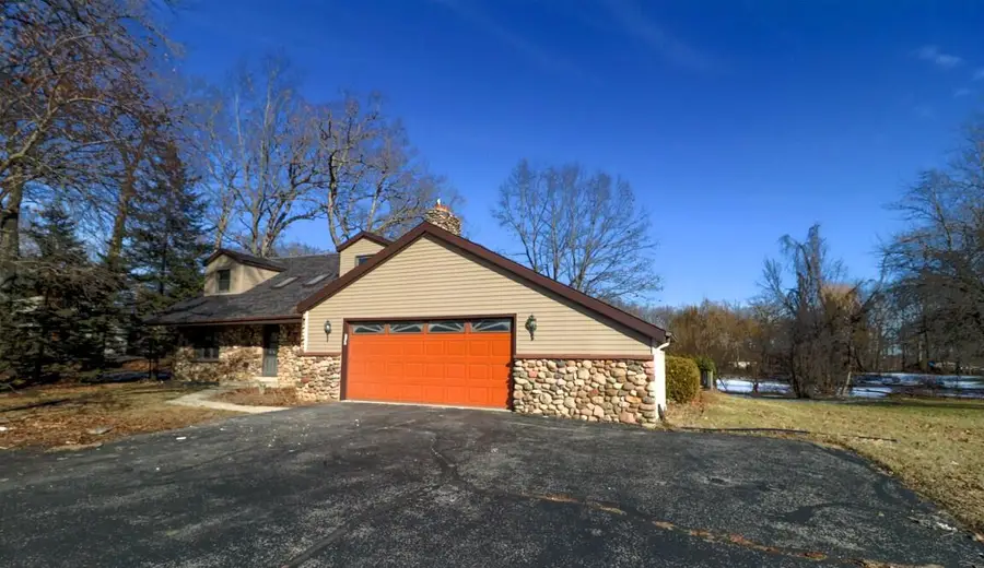 28609 Martha Ct, Waterford, WI 53185 - Image #2
