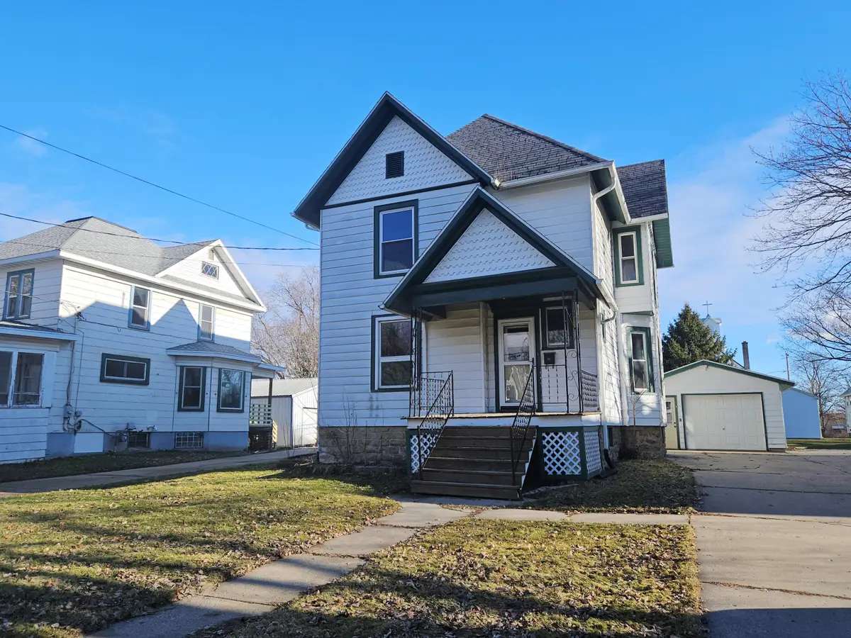 215 N Main St, Reeseville, WI 53579 - Image #1