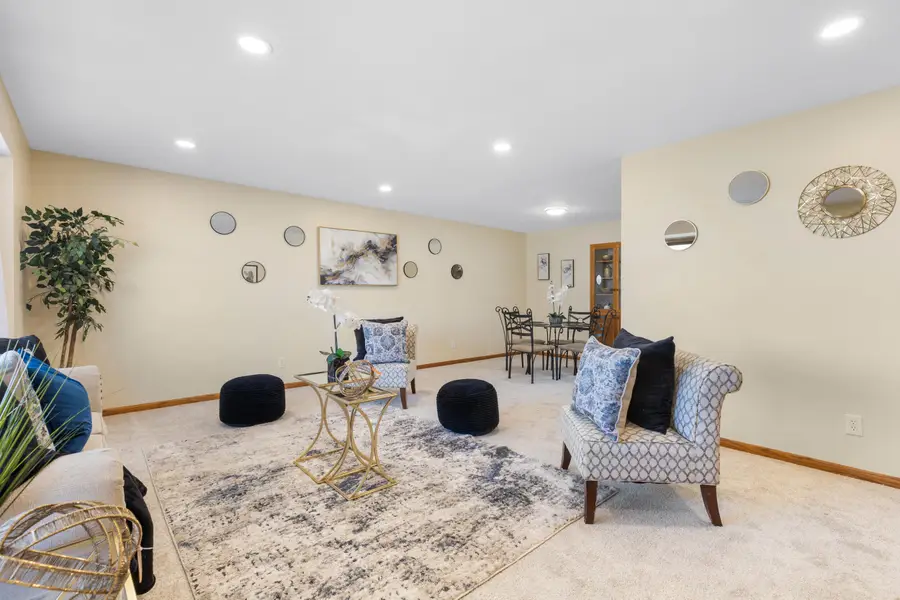 7975 S Wynbrook Ct, Oak Creek, WI 53154 - Image #2