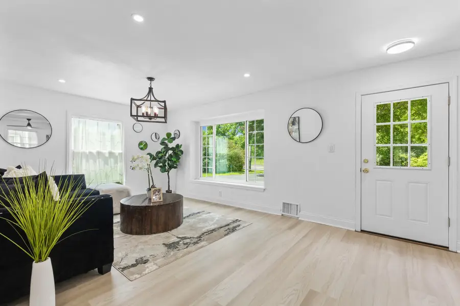 550 N Riverside Dr, Saukville, WI 53080 - Image #2