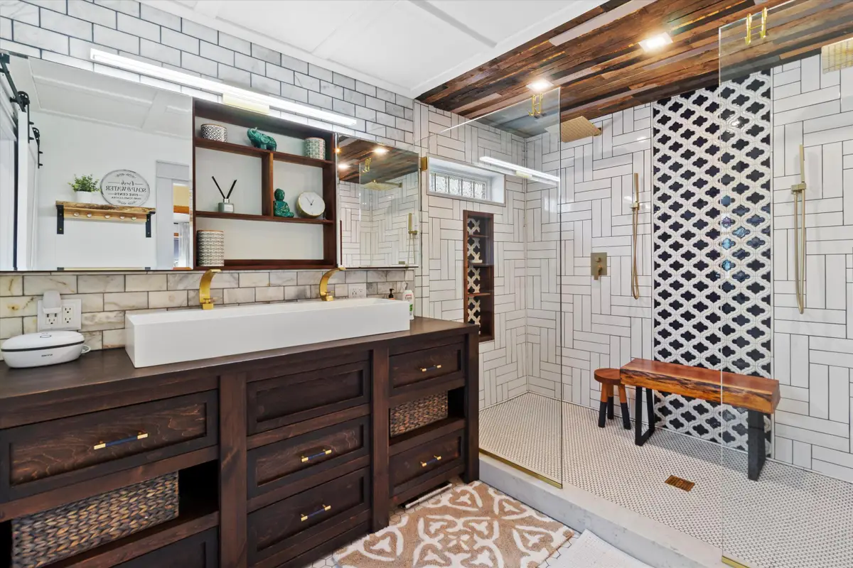 1821 N Vel R Phillips Ave, Milwaukee, WI 53212 - #1