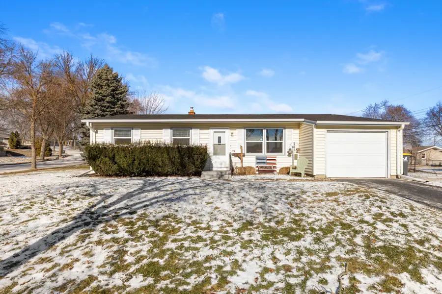 816 Birch Dr, Waukesha, WI 53188 - Image #2