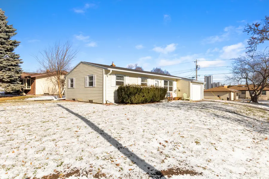 816 Birch Dr, Waukesha, WI 53188 - Image #3