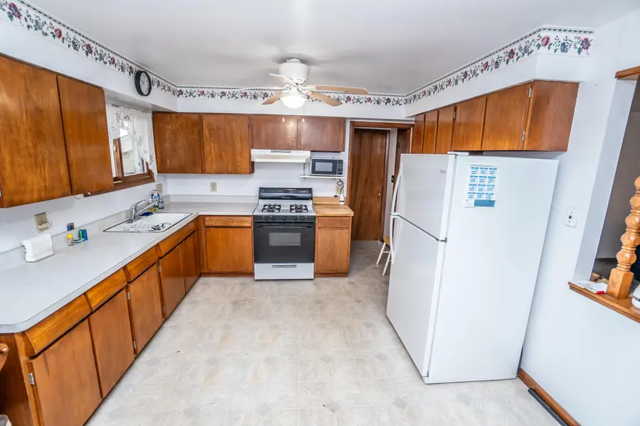325 W Dodge St, Port Washington, WI 53074 - Image #2