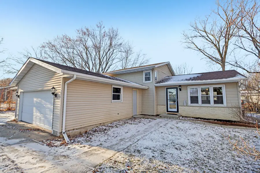 949 E Prospect St, Lake Mills, WI 53551 - Image #2