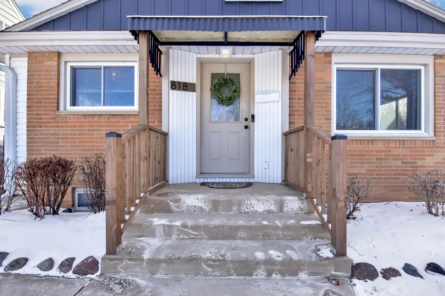 818 S 94th St, West Allis, WI 53214 - Image #2