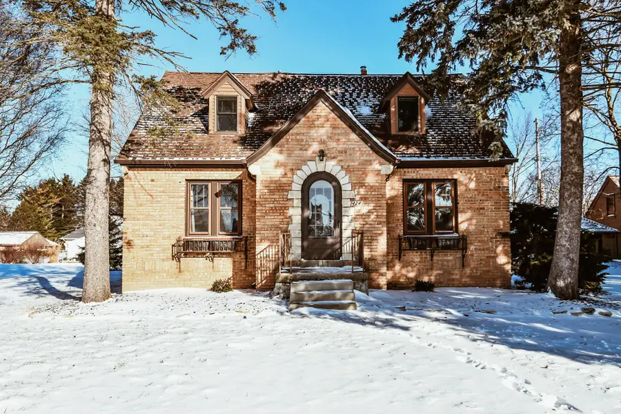 424 W Luebbe Ln, Glendale, WI 53217 - Image #3