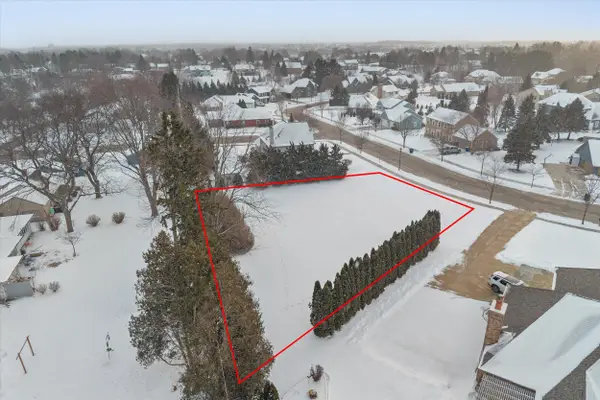 312 Regatta Dr, Port Washington, WI 53074