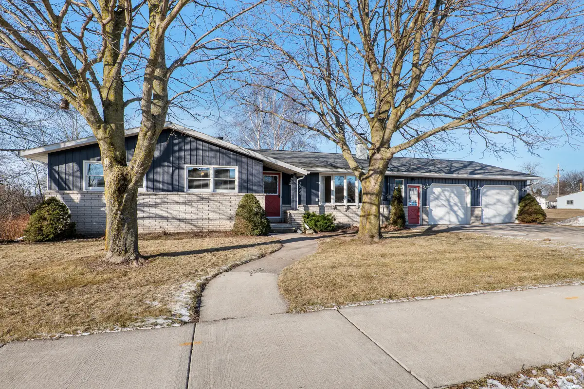 3204 Lincoln Ave, Two Rivers, WI 54241 - Image #1