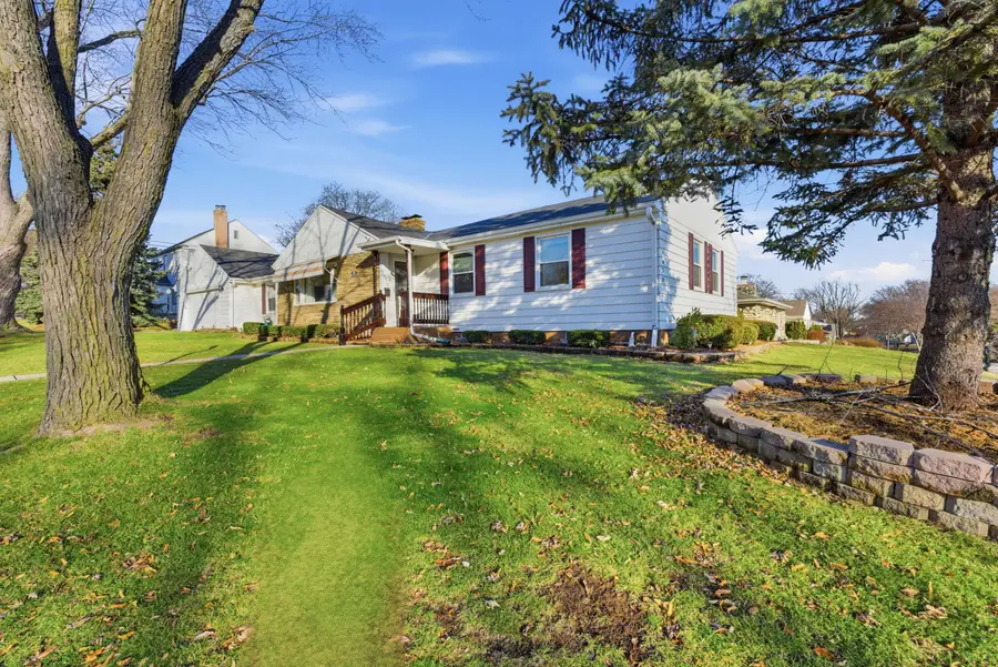 4630 W Anthony Dr, Greenfield, WI 53219 - Image #2