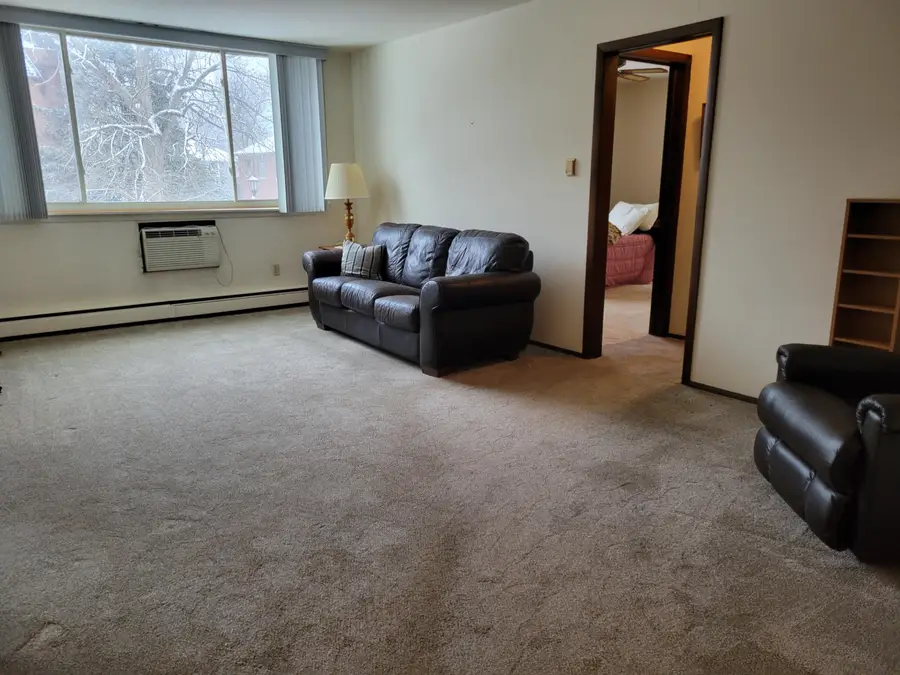805 E Henry Clay St, Whitefish Bay, WI 53217 - Image #2