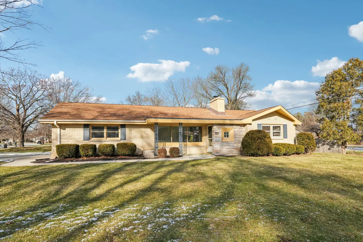 10322 W Concordia Ave, Wauwatosa, WI 53222 - Image #1