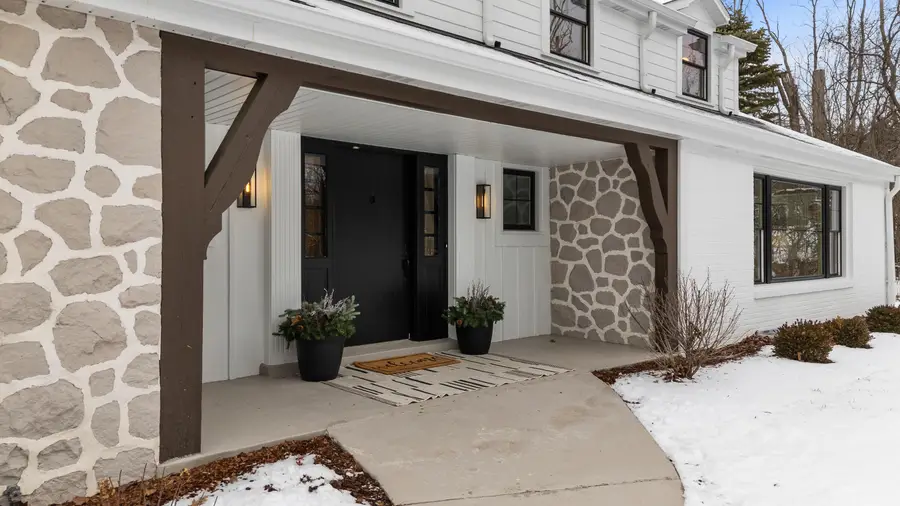 10525 N Fairway Ln, Mequon, WI 53092 - Image #2